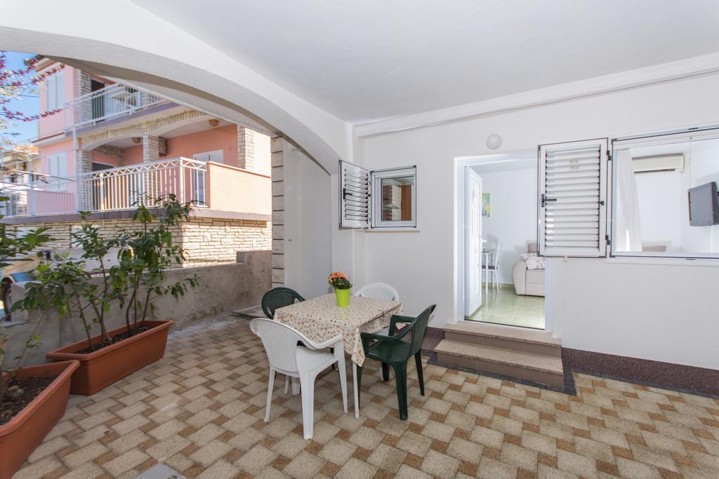 Apartment Mika 2 Trogir Exterior foto